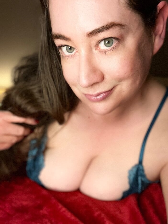 Naughtyhousewifeholly