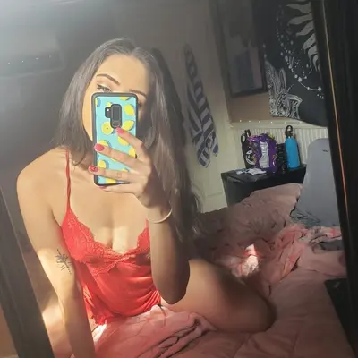 Notthegirlnextdoorr