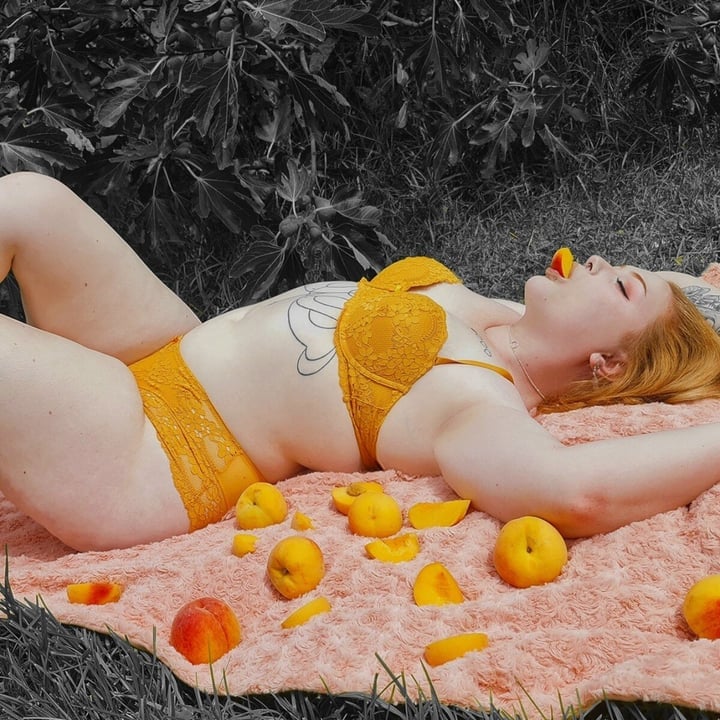 Peachypinupvip