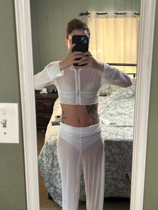 Petitewife29