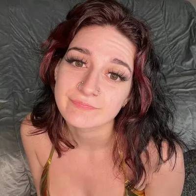 Petitewithcheeks