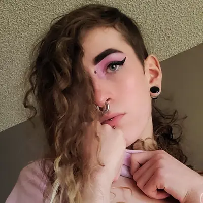 Safetypinup