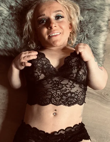 Midget stripper XXX sassee cassee
