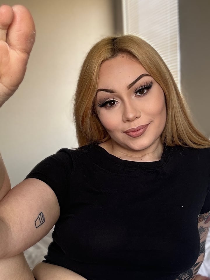 HOT THICK LATINA LENNA FREE TO JOIN
