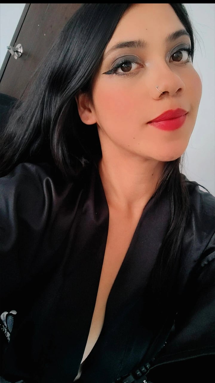 Scarletthott2