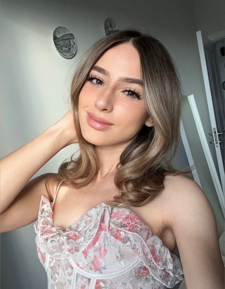 AMELIA ☀️✨ Shy&amp;Gorgeous