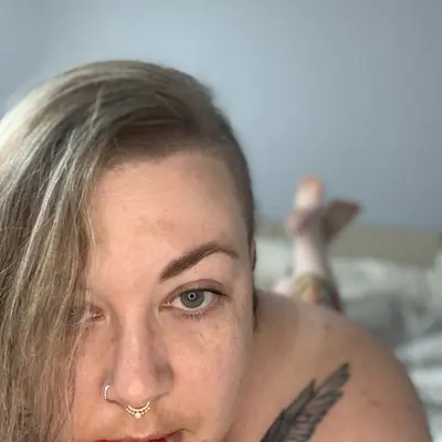 Singleservinggirlfriend
