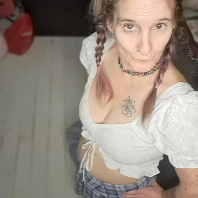 Skye Peaches
