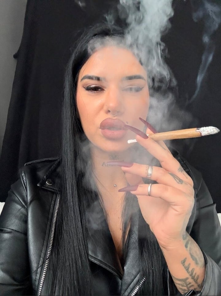 Smokingfetishkate