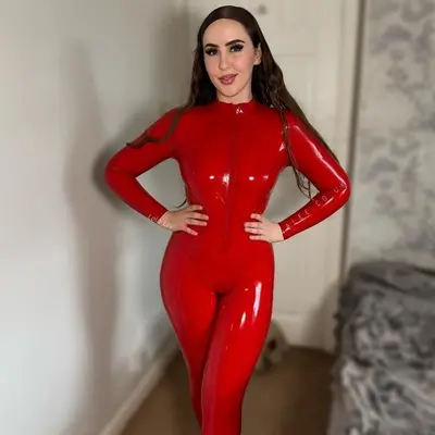 Strap-on Queen Lola Lee😈🇬🇧