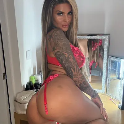 Tattooed Kayleigh Wanless