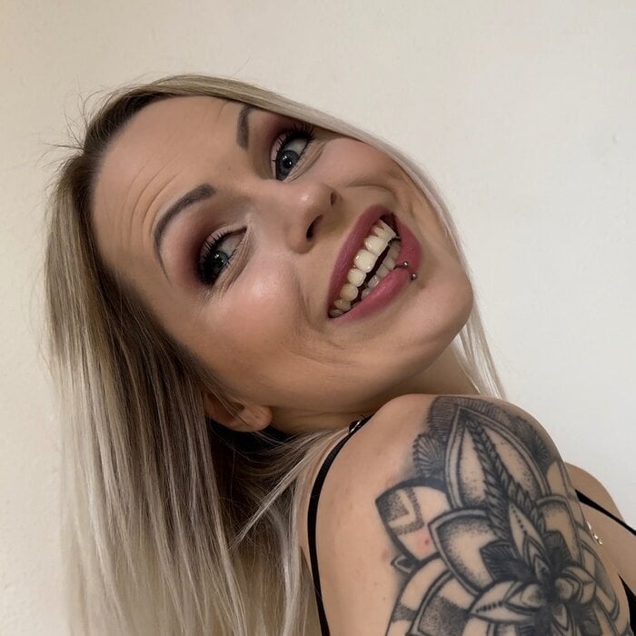 Tattooslegsnylons