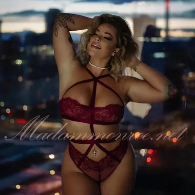 Thecurvyqueen01