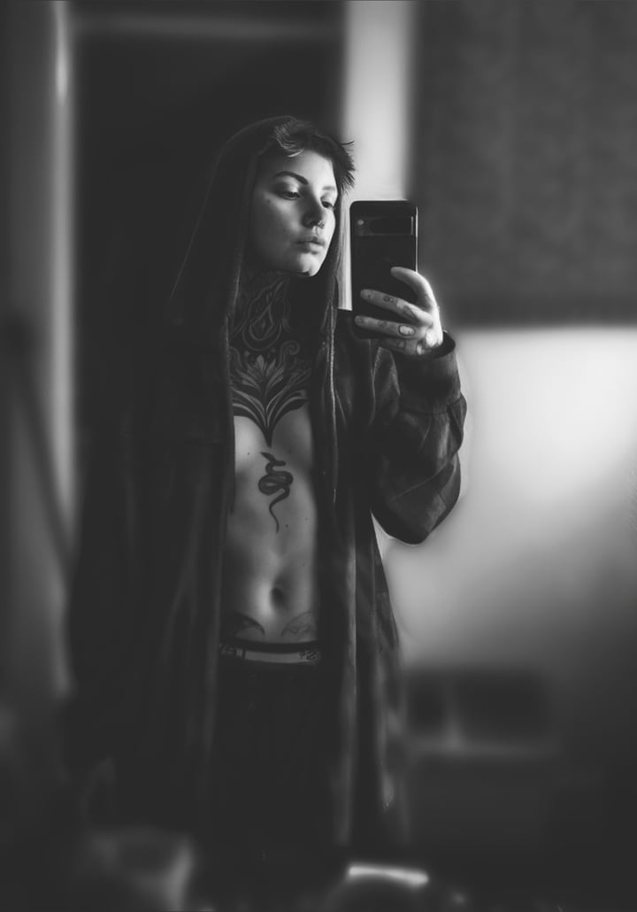 Thedevyngrey