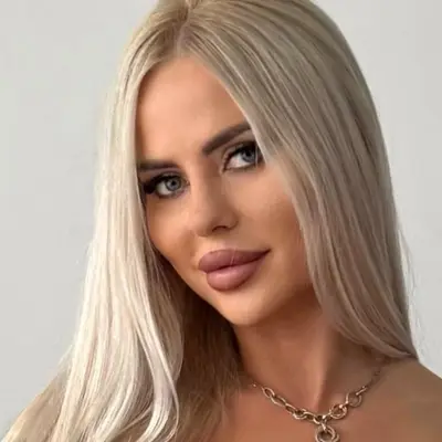 𝓥𝓪𝓷𝓳𝓪 ✨  𝓈𝑒𝓍𝓎 𝒷𝓁𝑜𝓃𝒹𝑒 ✨