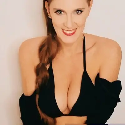 Vibingwclaudia