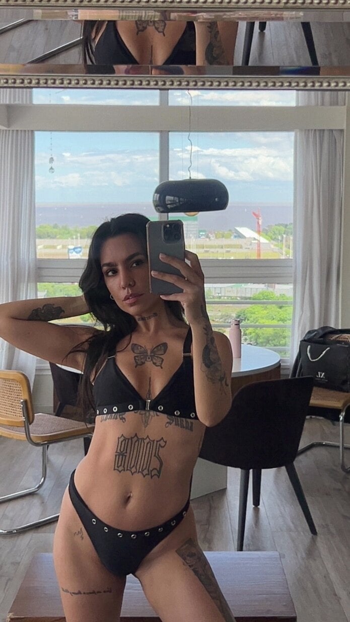 Victoria Bennett 🖤
