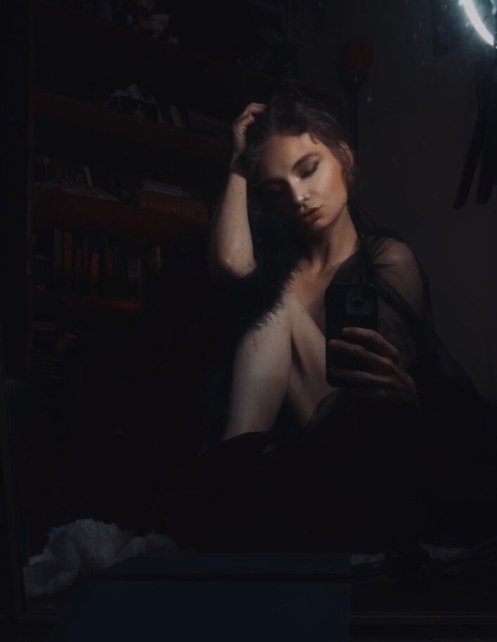 Victoria sunshineandstuff. 🖤👽☀️