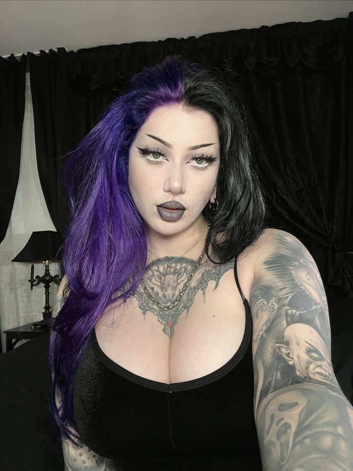 Violet Corbeau