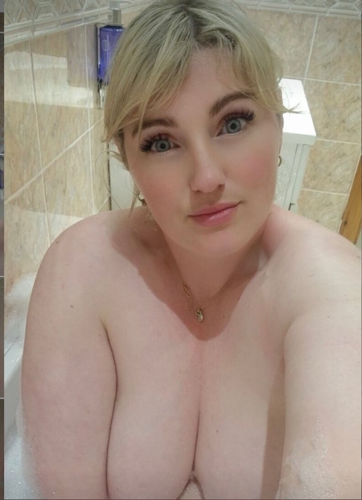 British Mum💋 Waiting for COCKS 🍆