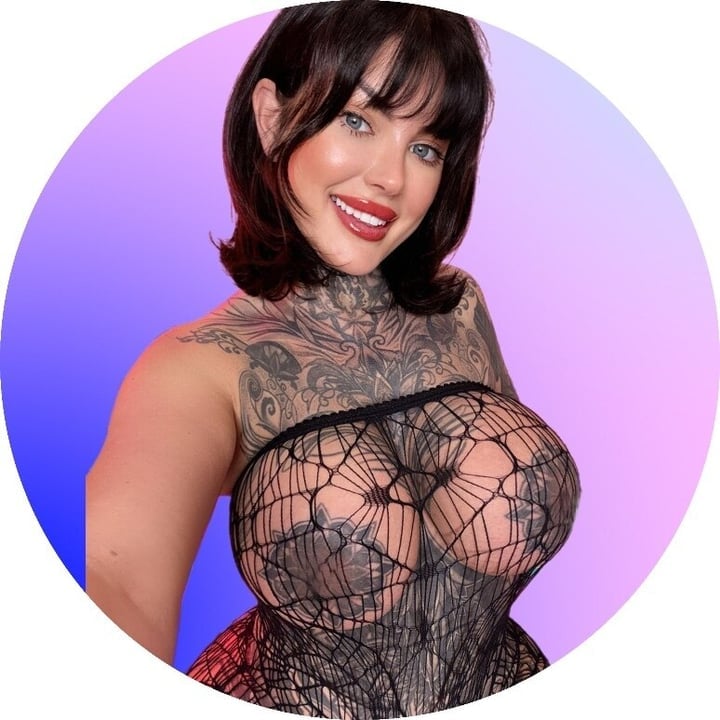 Donna 💜 Your GF Online